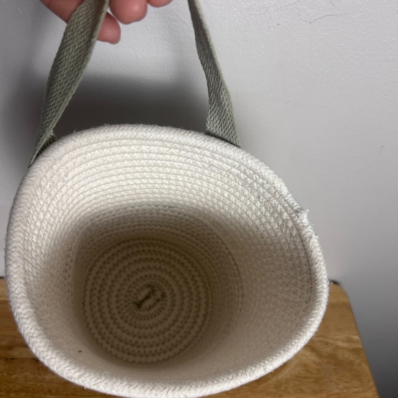 Elegant Cream Woven Basket - Picture 4 of 4